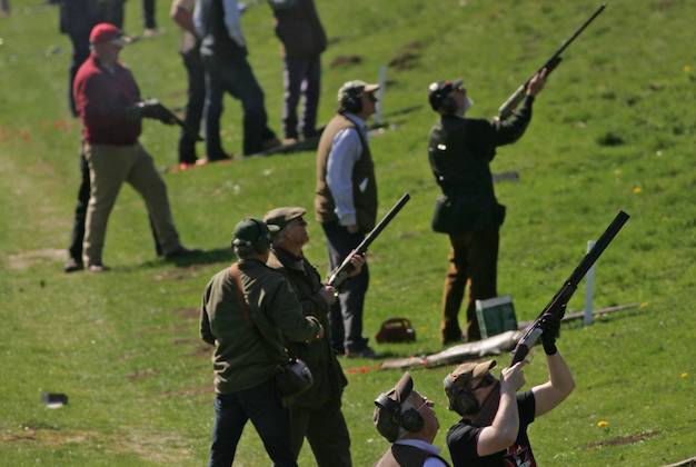 Clay pigeon shooting guns